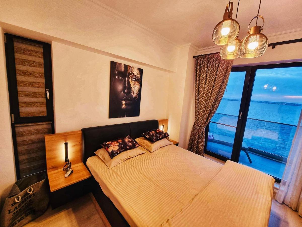 Deluxe Lake View Mamaia Extérieur photo