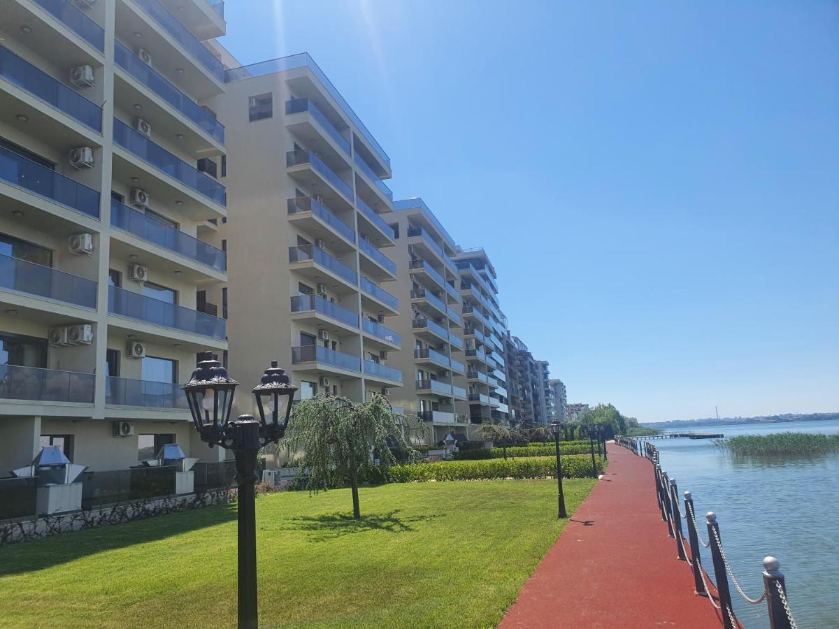 Deluxe Lake View Mamaia Extérieur photo
