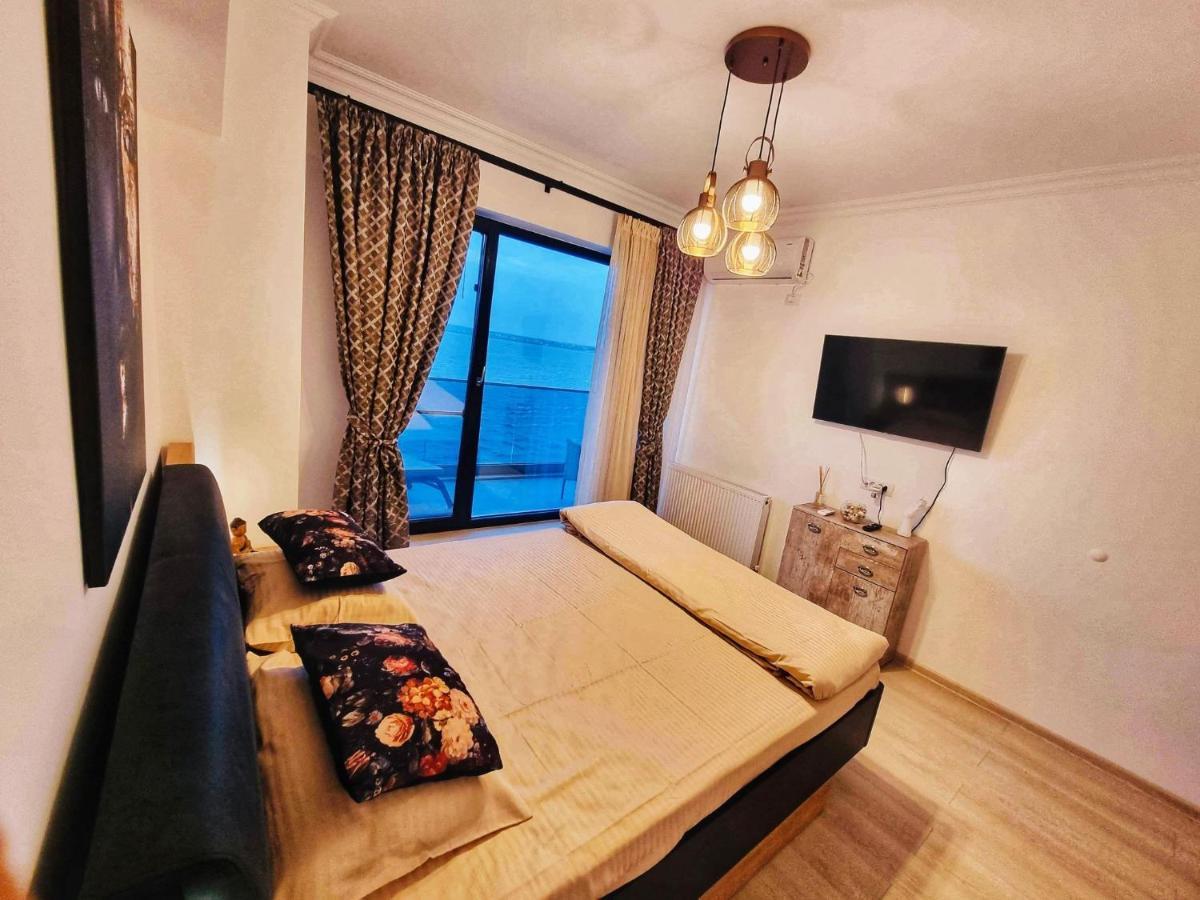 Deluxe Lake View Mamaia Extérieur photo