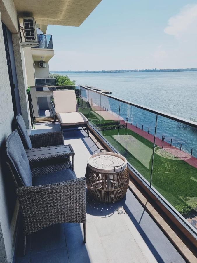 Deluxe Lake View Mamaia Extérieur photo